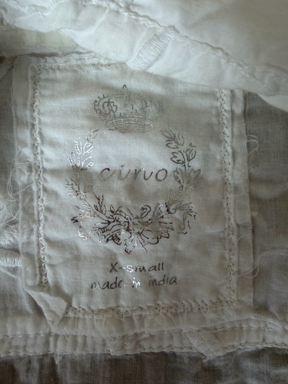 🤍 Cino White Floral Embroidered Button-Down Blouse XS 🤍 - Picture 3 of 13